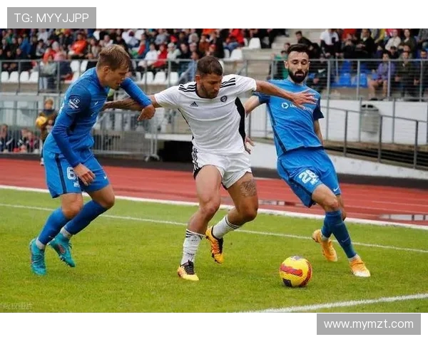 足球比赛中的快速反击与组织进攻