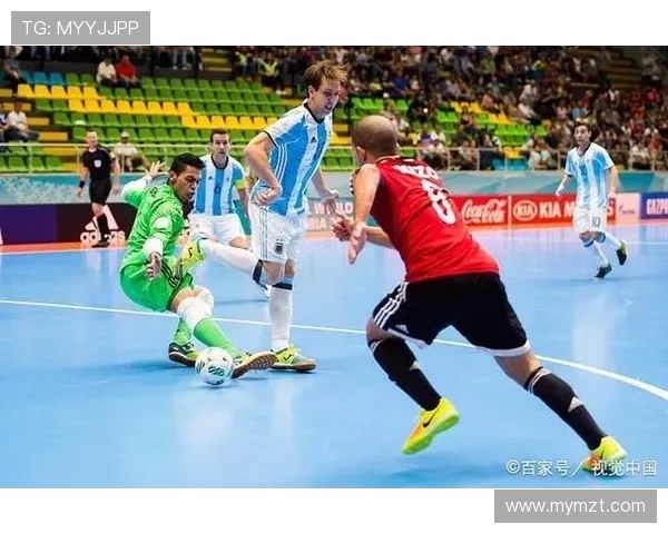 足球比赛中的防守与反击配合